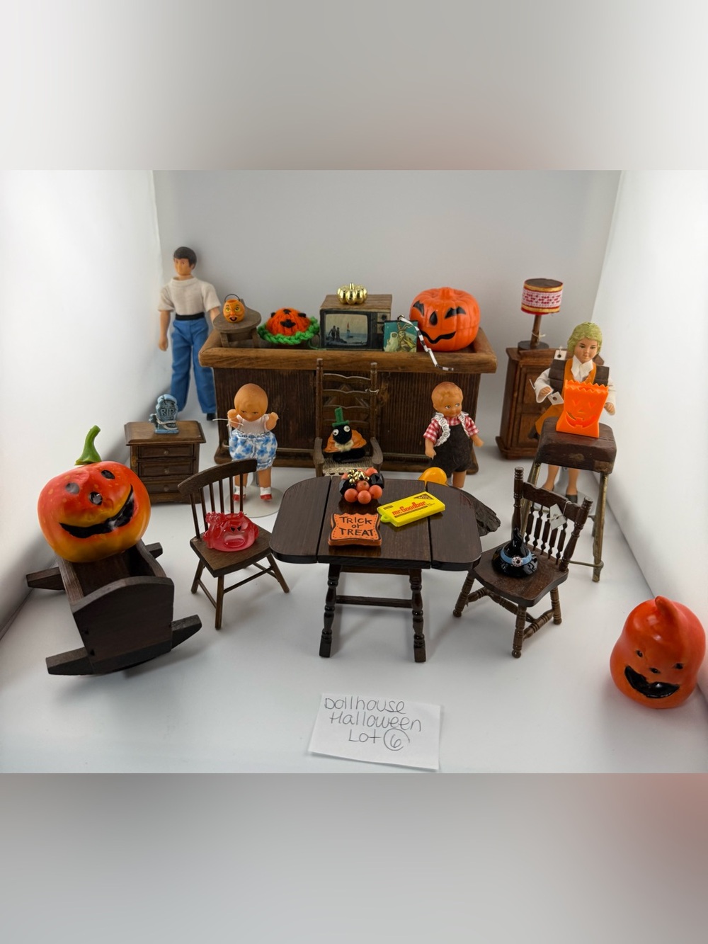 Vintage 1:12 scale dollhouse Halloween and furniture lot